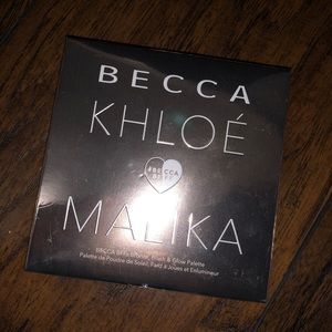Khloé & malika bronzer and glow pallet